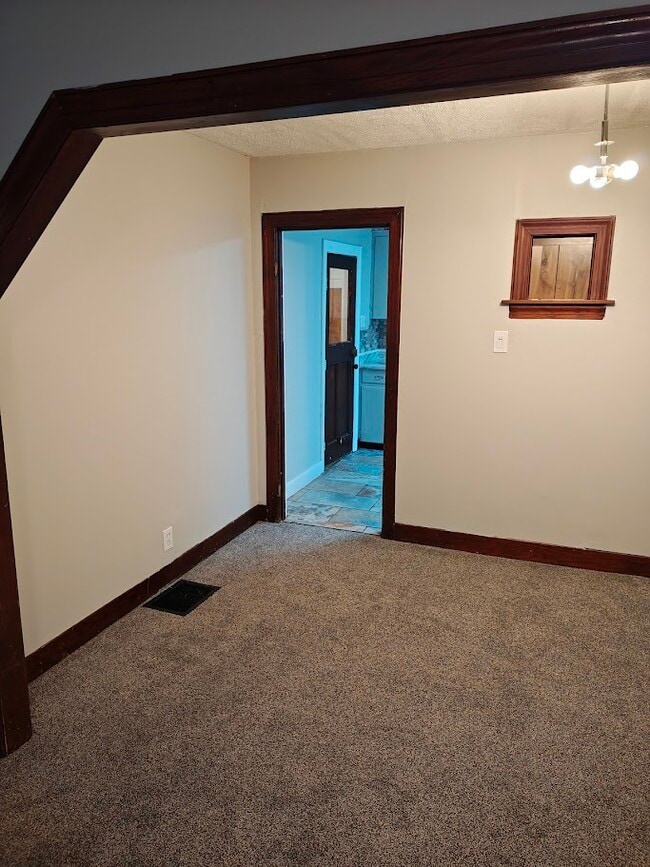 Building Photo - 524 Crestmore Ave