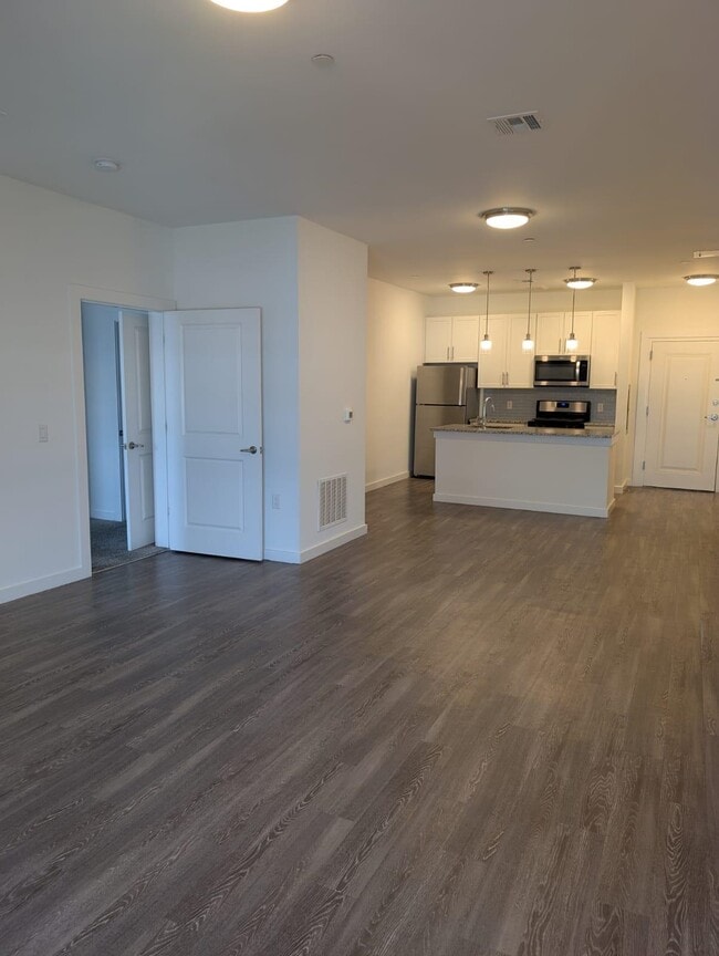 Building Photo - 687 Ocean Ave