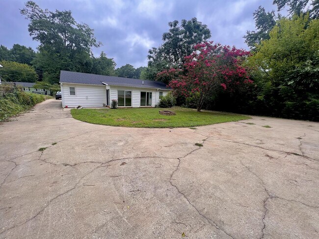 Building Photo - 716 Magness Dr