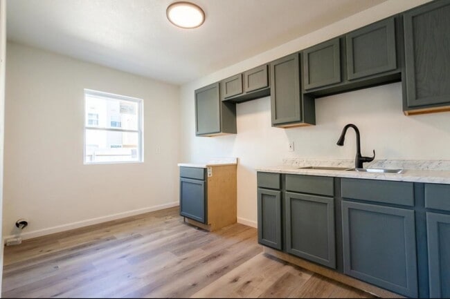 Building Photo - 614 N Osage St