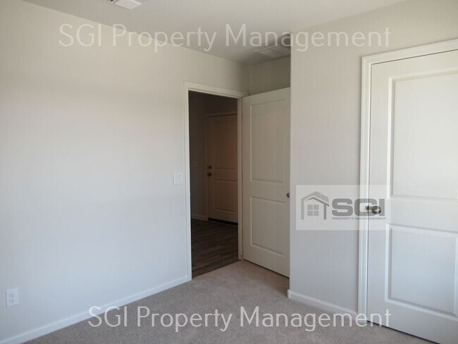 Foto del edificio - BEAUTIFUL 4 BEDROOM CASA GRANDE HOME!!