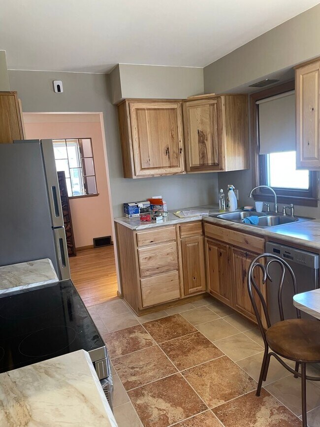 Building Photo - Highland Home for Rent