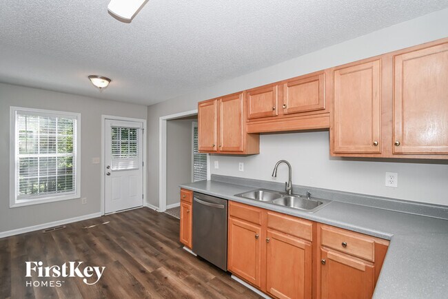 Building Photo - 7775 Poppy Dr