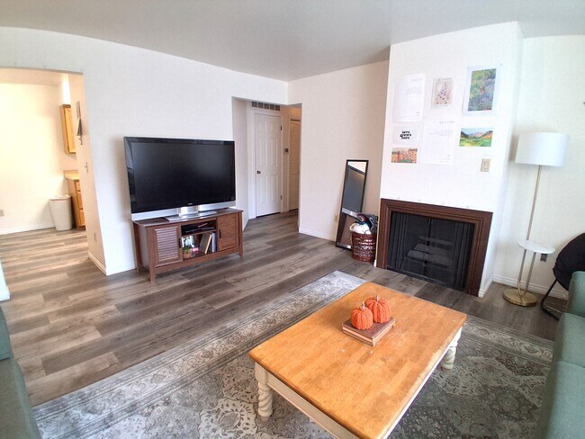 Foto del edificio - 659 700 E