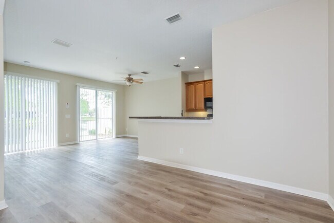 Foto del edificio - 567 Pinebranch Cir