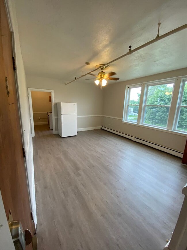 Foto del edificio - 423 Pelham St