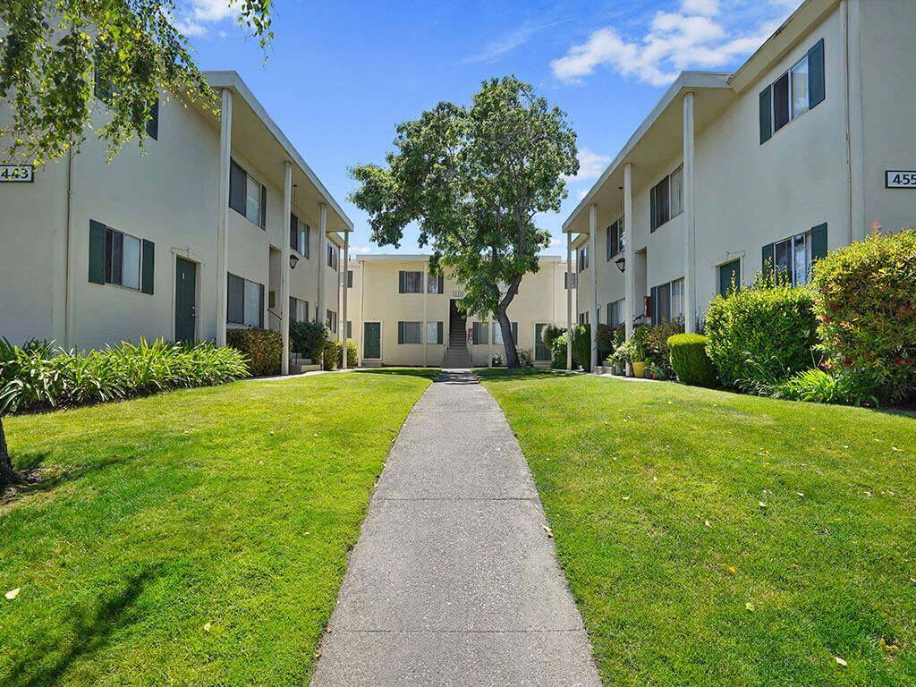 Primary Photo - Colonial Garden Apartments