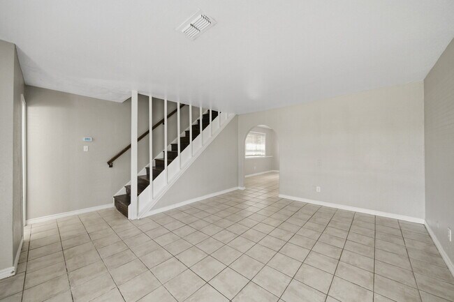 Foto del edificio - Updated Two-Story Duplex in Pearland with Yard Care Included