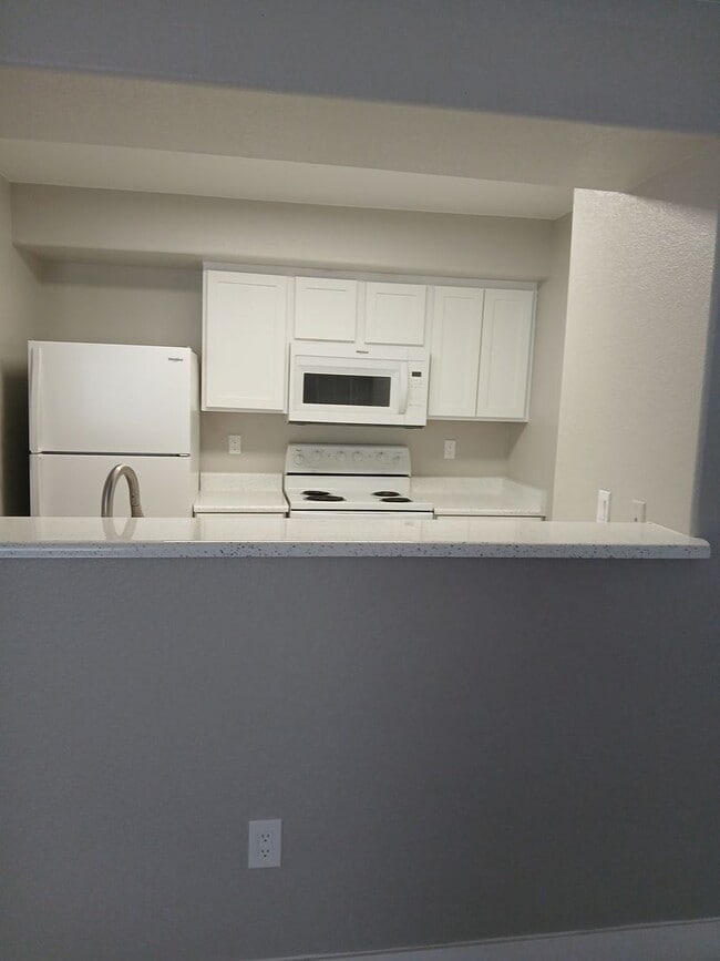 Building Photo - Silverado Ranch 1098