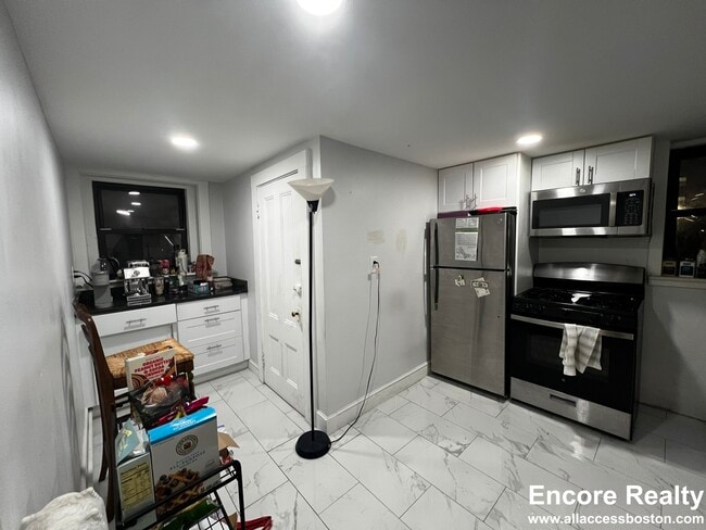 Building Photo - 16 Upland Rd