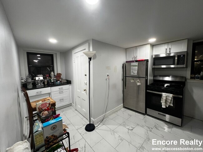 Foto del edificio - 16 Upland Rd