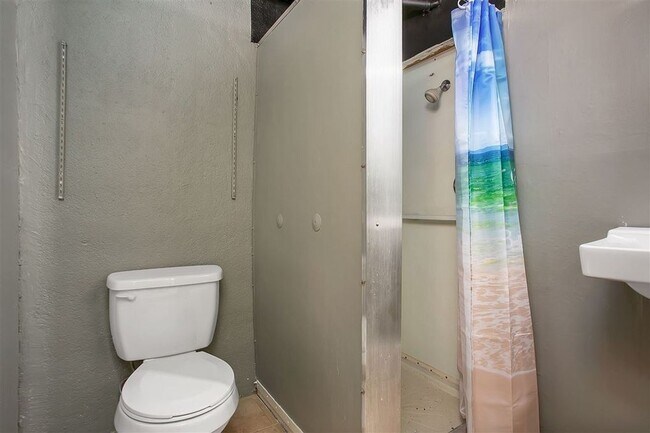 Foto del edificio - 3707 E Funston St