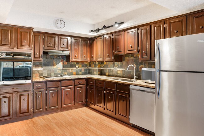 Building Photo - 345-345 4 Ave NE