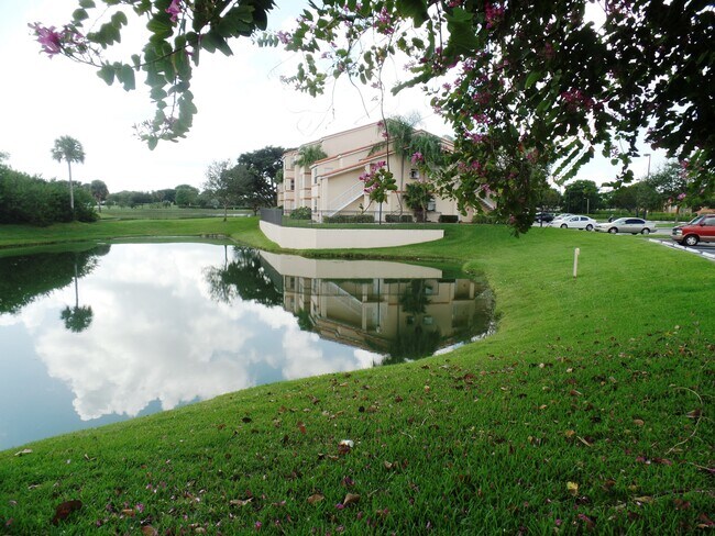Building Photo - 3350 Pinewalk Dr N