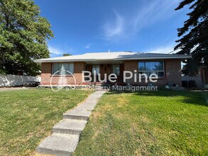 Building Photo - 1015 Russet St