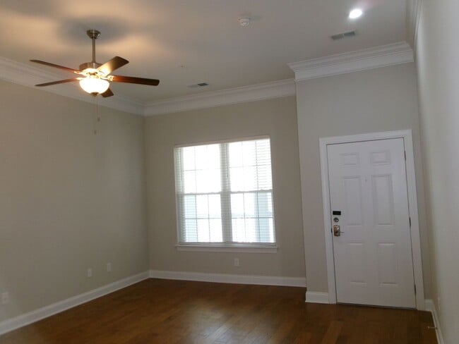 Foto del edificio - 1 bedroom condo in Queens Harbour