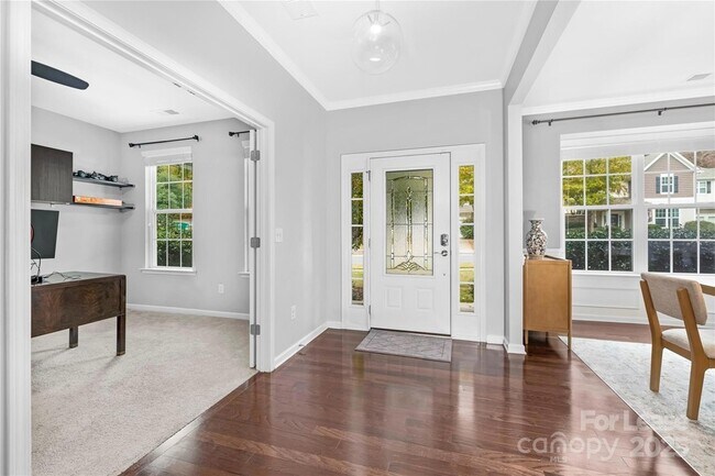 Foto del edificio - 5829 Dinsmore Ln