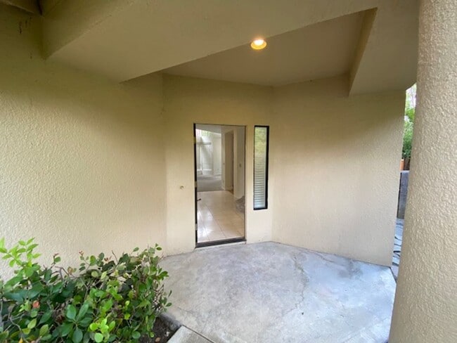 Building Photo - 785 Lakemont Pl