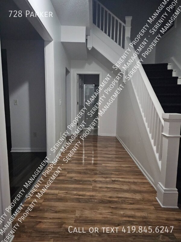 Primary Photo - 728 Parker Ave