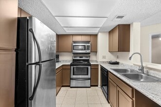 Building Photo - 2830 S Bartell Dr