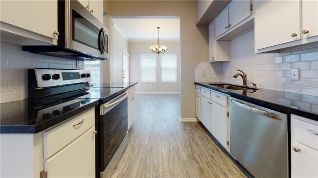 Foto del edificio - 1201 Canyon Creek Cir