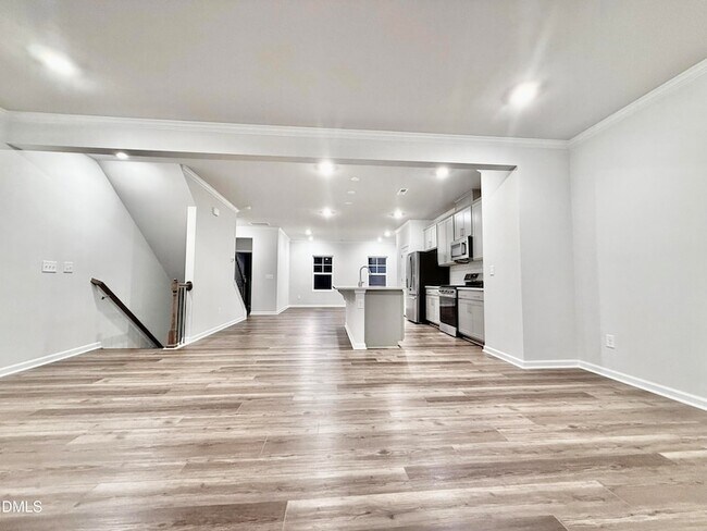 Foto del edificio - 470 Carolina Spgs Blvd