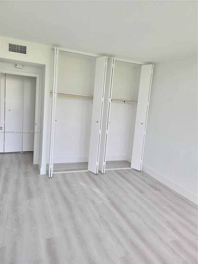 Foto del edificio - 7441 Wayne Ave