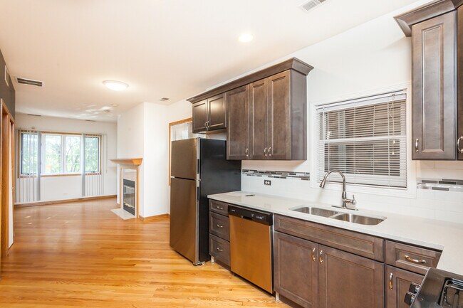 Building Photo - 1714 N Ashland Ave