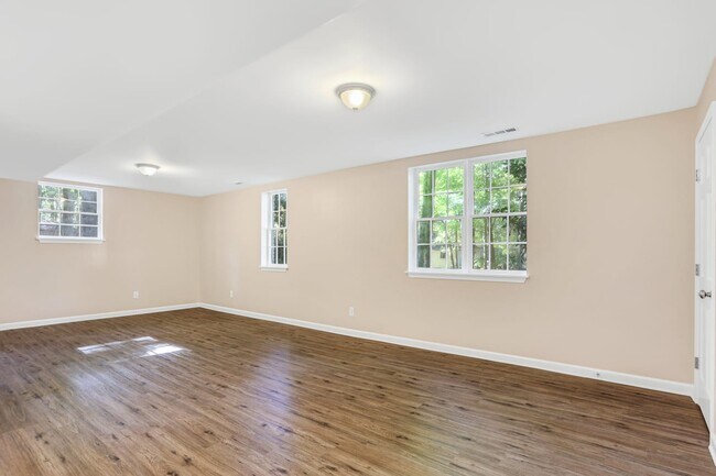 Foto del edificio - 492 Summit Ridge Dr