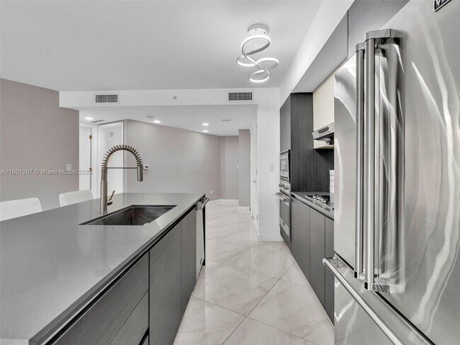 Foto del edificio - 9821 E Bay Harbor Dr