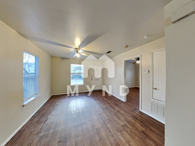 Building Photo - 616 W Martin Luther King Dr Unit 612