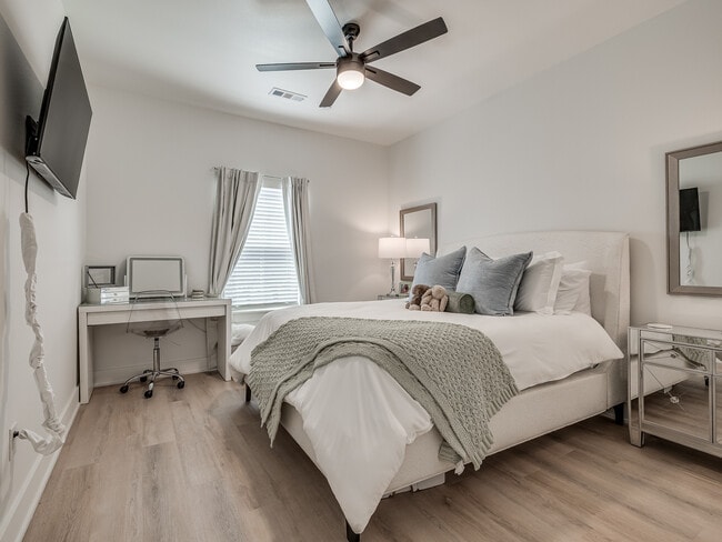 Building Photo - Henderson Townhomes
