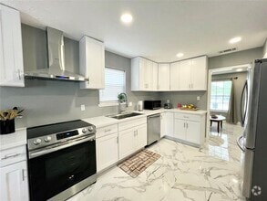 Building Photo - 12230 Fairpoint Dr