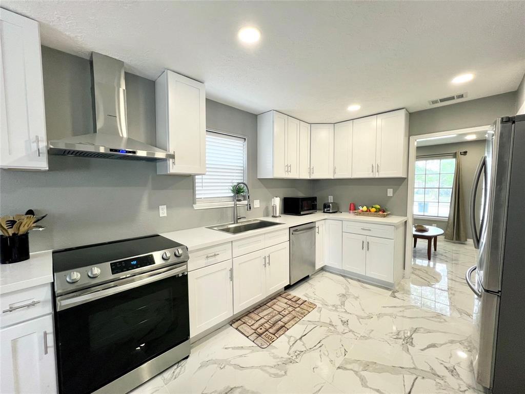 Foto principal - 12230 Fairpoint Dr