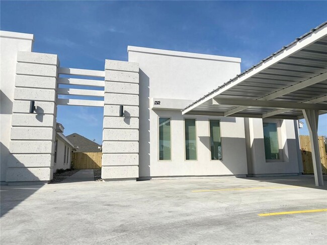 Building Photo - 1413 Alta Vista Dr