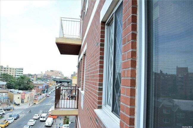 Foto del edificio - 70-38 Broadway