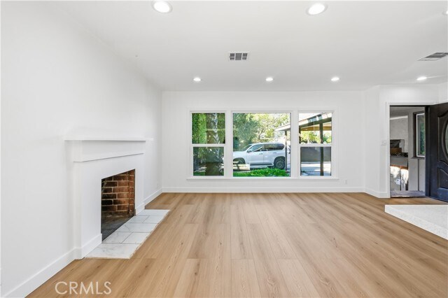 Foto del edificio - 7112 Teesdale Ave