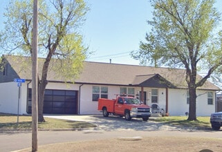 Building Photo - 638 SW 3rd St