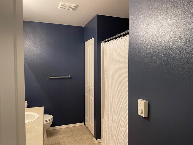 Hall bath - 6117 Isaac Ave SE