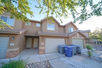 Building Photo - 1000 E Blf Vw Dr