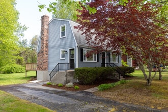 Building Photo - 10 Meadow Ln