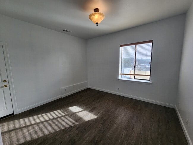 Foto del edificio - 835 12th St