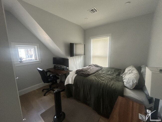 Foto del edificio - Spacious Modern Brighton 3 Bed Unit Available 9/1/26