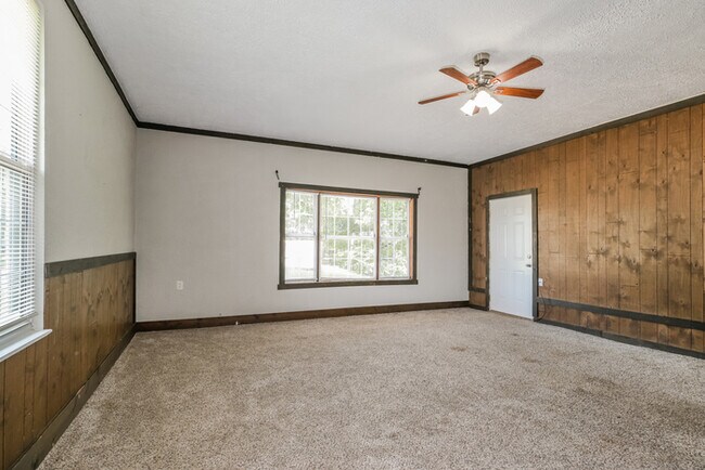 Building Photo - Beautiful 3 Bedroom
