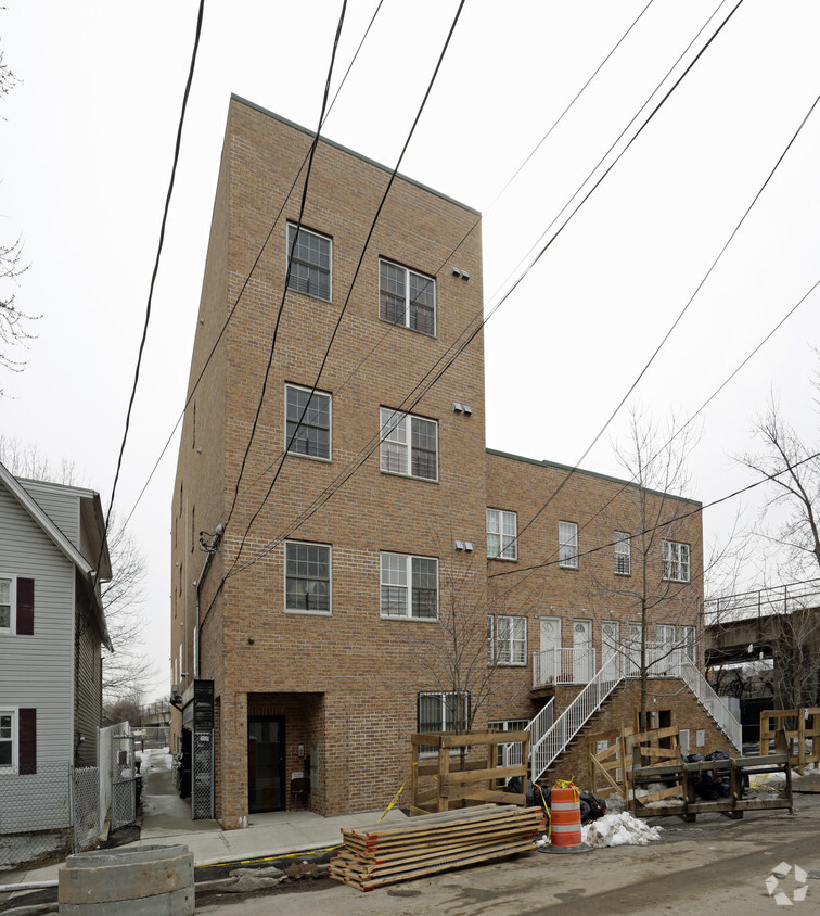 Primary Photo - 51 Maple Ave