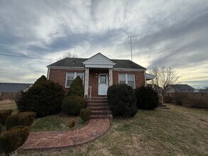 Building Photo - 11 Strawberry Ln