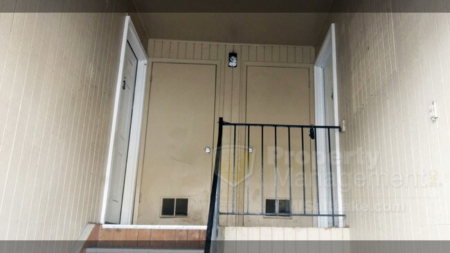 Building Photo - 2554 S Redwood Rd