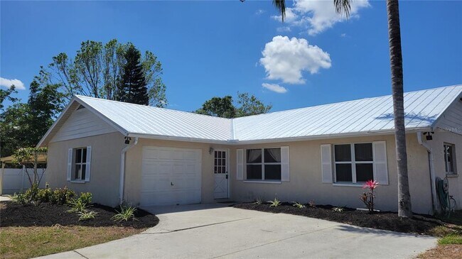 Building Photo - 4040 Longhorn Dr