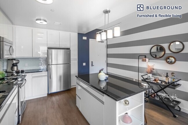 Building Photo - 690 Long Bridge St