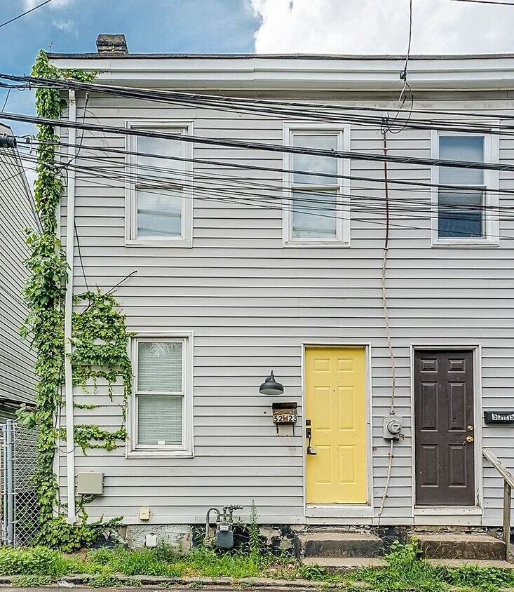 Foto principal - Completely Renovated Two Bedroom One Bath ...